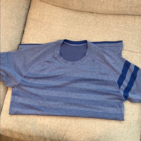 lululemon athletica Other - Lulemon size large metal vent short sleeve blue